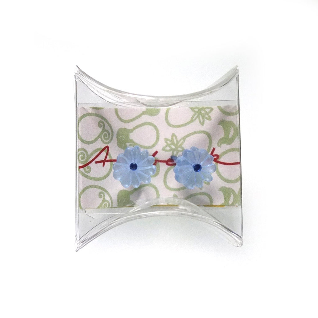 studs / Blue flower