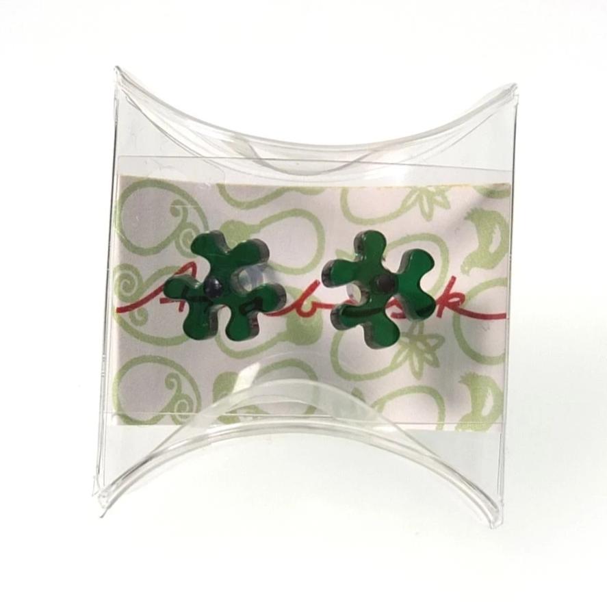 Studs / Three bone / green